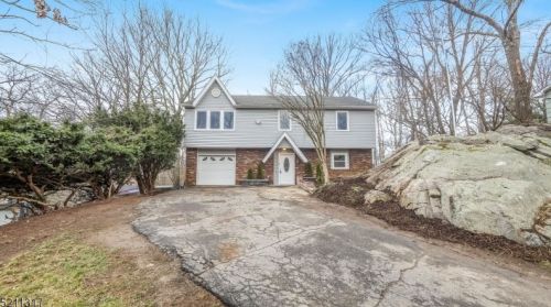 18 Adelphi Trl, Hopatcong, NJ 07843-1788