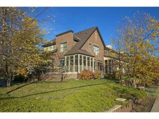 1401 Franklin Ave, Minneapolis MN  55405-3156 exterior