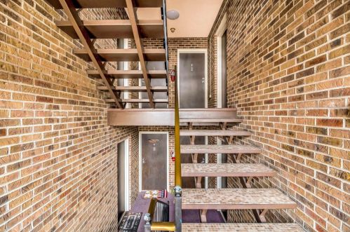 5442 Bluesky Dr, Cincinnati, OH 45247-6440