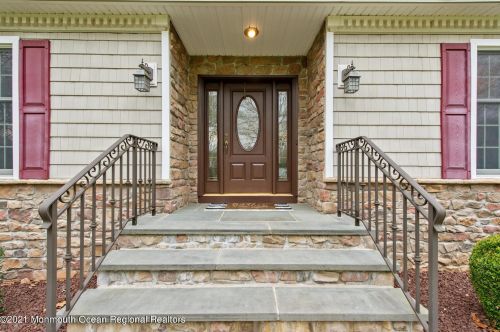 8 Armand Ct, Holmdel Village, NJ 07733-1625
