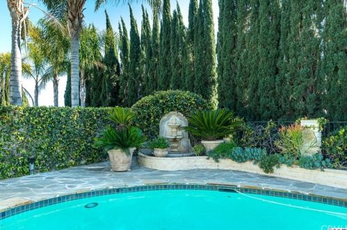 1629 Heather Ridge Dr, Glendale CA  91207-1035 exterior