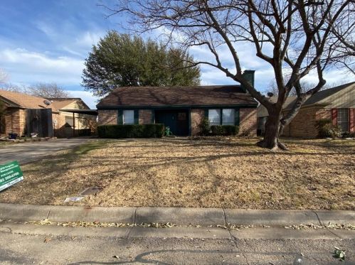 7016 Strawberry Way, Fort Worth TX  76137-1640 exterior