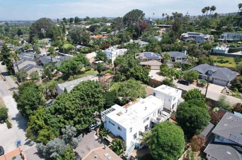 273 Hillcrest Dr, Encinitas, CA 92024-1575