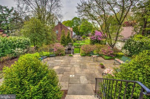 1321 Cheves Pl, Lancaster PA  17603-4943 exterior