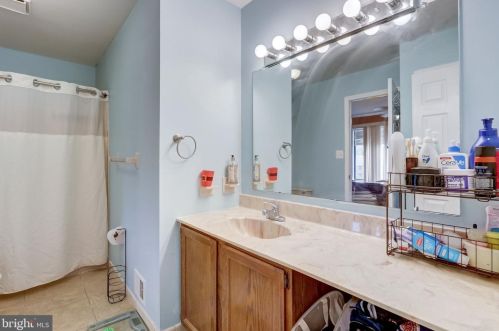 4 Crawford Ct, Trenton NJ  08690-3618 exterior