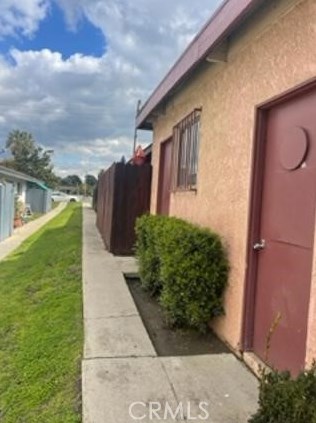 301 Tustin Ave, Anaheim CA  92807-2633 exterior