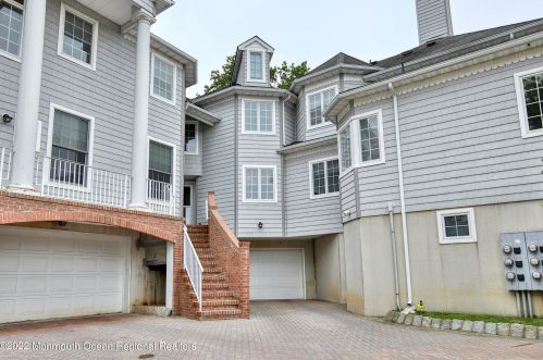 14 Mariners Bnd, Brielle, NJ 08730-1251