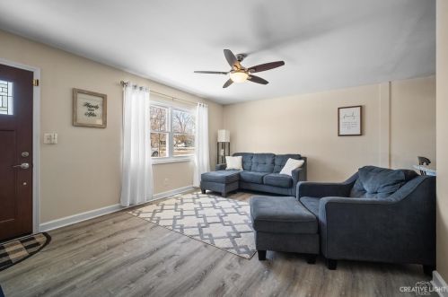 211 Arrowhead St, North Aurora, IL 60542-1328