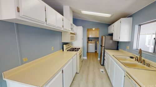 330 Magpie Ln, Santa Ana CA  92708-5822 exterior