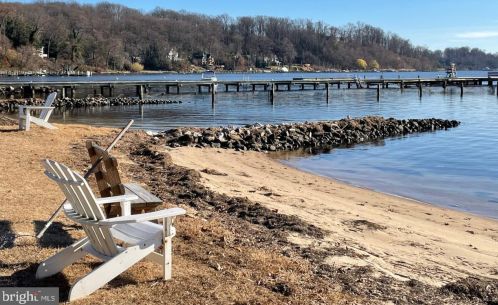 16 Severn Riv Rd, Severna Park MD 21146-4659 exterior