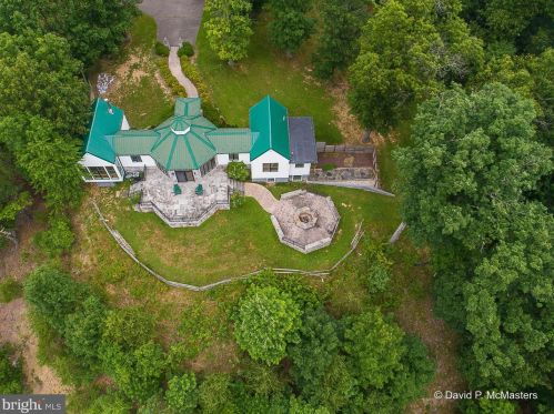 2925 Spohrs Rd, Berkeley Springs, WV 25411-3578
