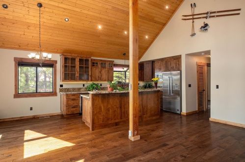 12628 Pinnacle Loop, Truckee CA  96161-6926 exterior