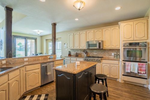 12232 Fairway Meadows Dr, Fort Worth TX  76179-6643 exterior