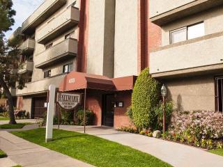 4333 Stern Ave, Van Nuys CA  91423-5201 exterior
