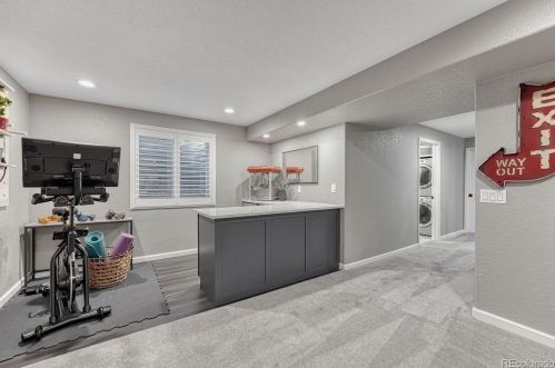 6051 Valdai Way, Aurora CO 80015-6521 exterior