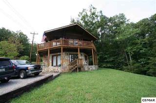 1054 Alpine Dr, Pigeon Forge, TN 37876-9260