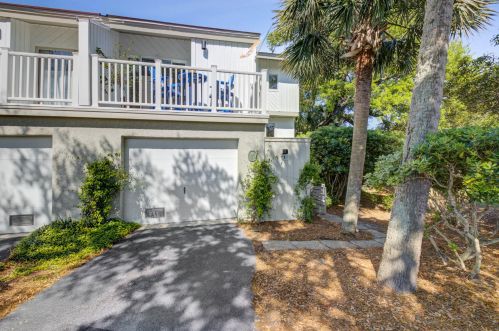 1 Back Ct, Isle Of Palms SC  29451-2827 exterior