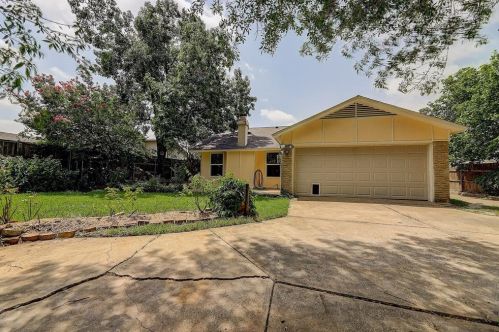 2007 Cedarwood Dr, Carrollton TX 75007-5406 exterior