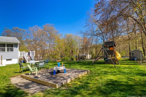 13 Foxcroft Rd, Niantic CT  06357-1415 exterior