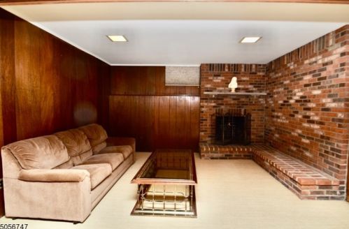 7 Sunnyhill Rd, Dover NJ  07801-3715 exterior