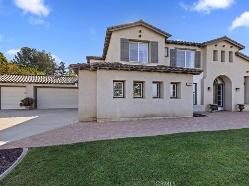 18477 Hollowtree Ln, Riverside CA  92504-9467 exterior