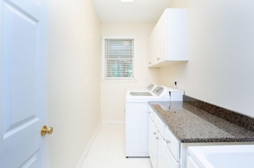 807 Brookhaven Springs Ct, Atlanta GA  30342-3551 exterior