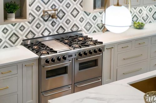 2731 Arden Rd, Atlanta GA  30305-1913 exterior