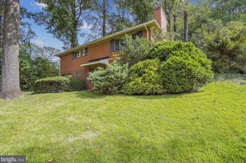 5603 Flag Run Dr, Springfield, VA 22151-2726