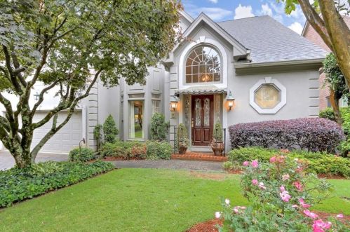 125 Grosvenor Pl, Atlanta, GA 30328-4852