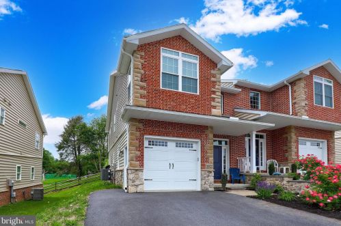 1922 Edington Pl, Lancaster, PA 17603-8882