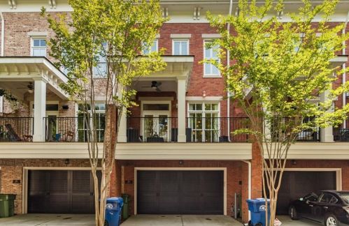 206 Montag Cir, Atlanta GA  30307-5504 exterior