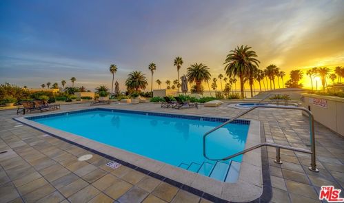 701 Ocean Ave, Santa Monica CA  90402-2631 exterior