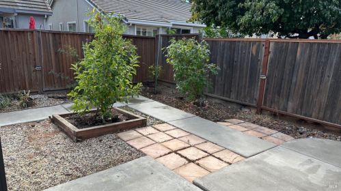 548 White Pine St, Vacaville, CA 95687-8004