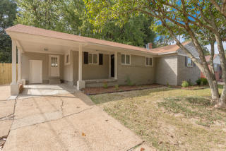 135 White Station Rd, Memphis, TN 38117-3433