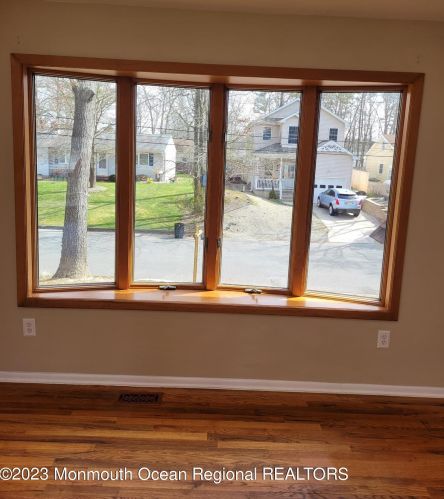 611 Center St, Lacey, NJ 08731-2212