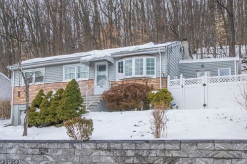 111 Watson Dr, Dover NJ  07801-4745 exterior