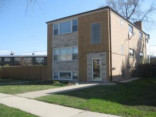 8037 Oriole Ave, Niles IL  60714-2809 exterior