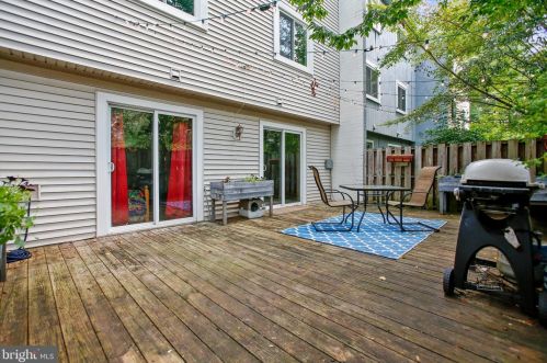 1576 Goldenrain Ct, Herndon VA  20190-4037 exterior