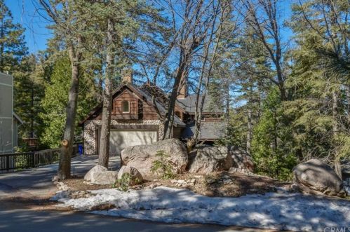 27388 Pinewood Dr, Lake Arrowhead, CA 92352-9708