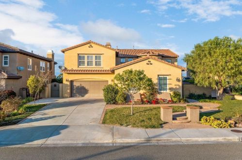 1050 Straightaway Ct, Oceanside, CA 92057-1949