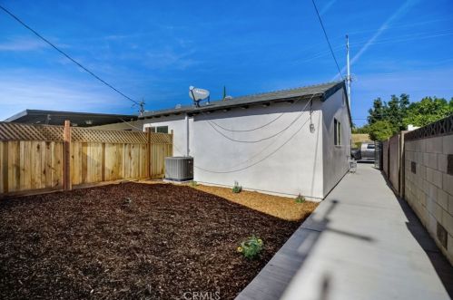 1518 Cochran St, Simi Valley CA 93065-2047 exterior