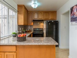 27855 Hummingbird Ct, Hayward, CA 94545-4041