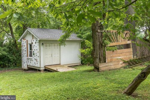 916 Robin Rd, Silver Spring MD 20901-1871 exterior