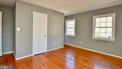 6153 Roxbury Ave, Springfield VA  22152-1625 exterior