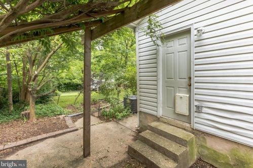 916 Robin Rd, Silver Spring MD 20901-1871 exterior