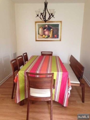 113 Cambridge Dr, Nutley, NJ 07110-3913