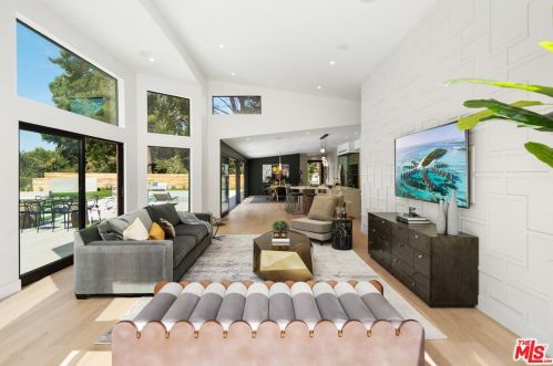 17137 Escalon Dr, Van Nuys CA  91436-4029 exterior