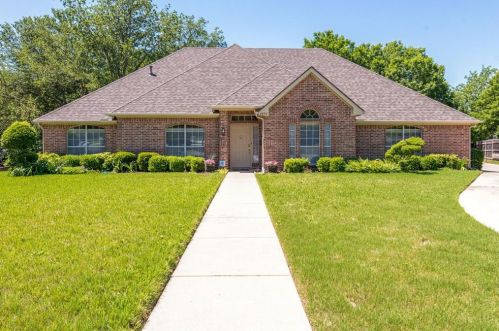 6404 Royal Ct, Fort Worth, TX 76180-8080