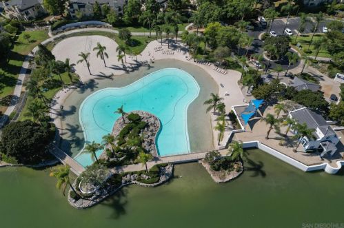 2075 Lakeridge Cir, Chula Vista CA  91913-2300 exterior