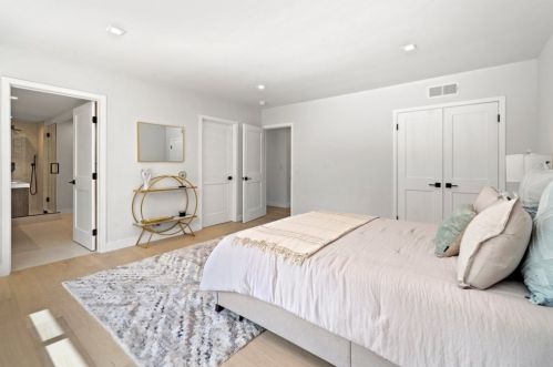 3701 Royal Woods Dr, Van Nuys CA  91403-4217 exterior